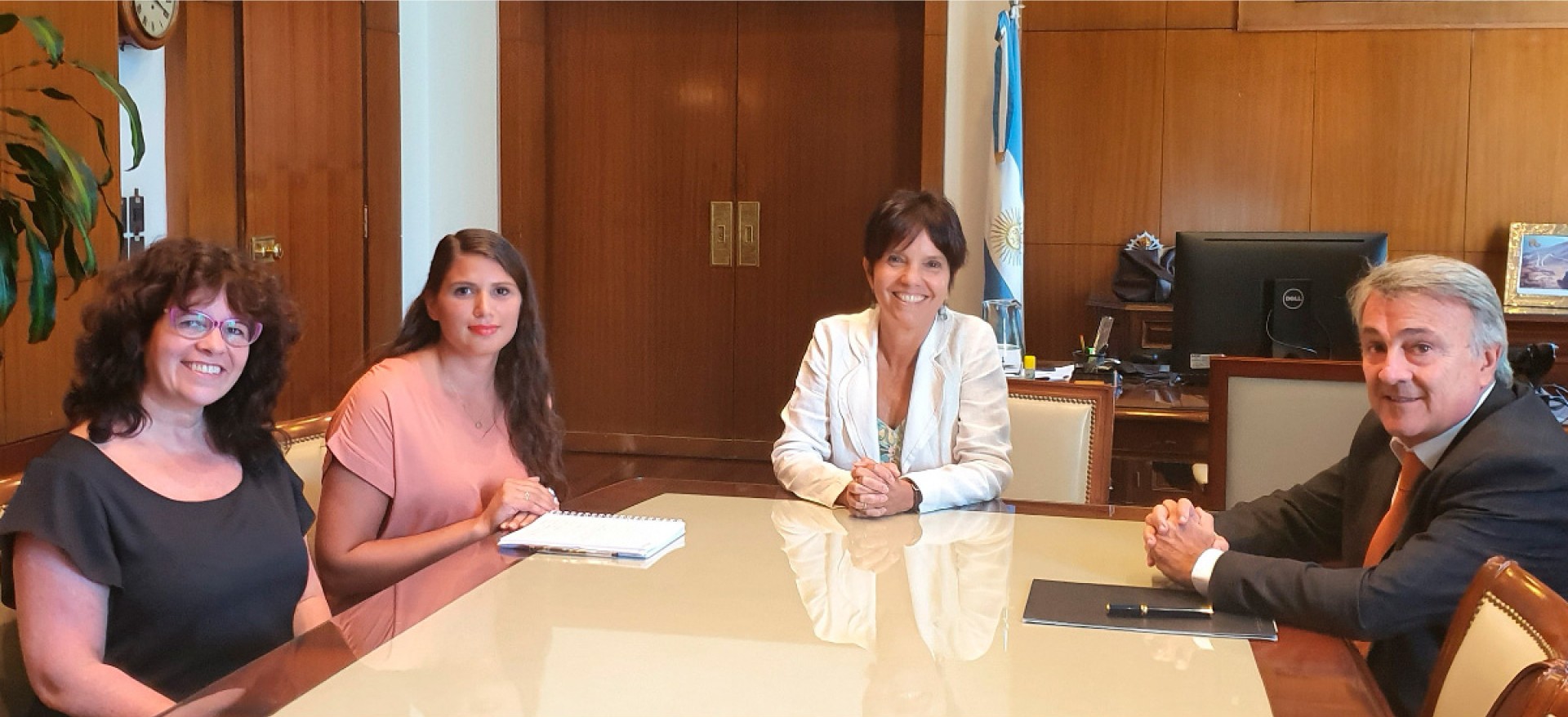 (De izq. a der.) Mirian Roldán, vicepresidente 2°; Gabriela Russo, presidente; Mercedes Marcó del Pont, titular de la AFIP; y Gustavo Diez, presidente de la Comisión de Estudios Tributarios