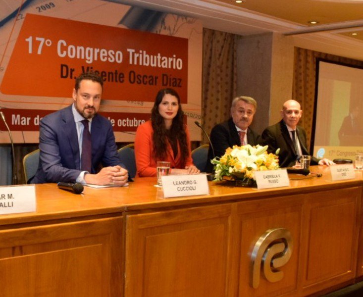 El titular de la AFIP, Leandro Cuccioli junto a Gabriela Russo presidenta del C.P.C.E.C.A.B.A. y Gustavo E. Diez presidente del 17º Congreso Tributario 'Dr. Vicente Oscar Díaz' celebrado en Mar del Plata entre el 2 y el 4 de de octubre de 2019